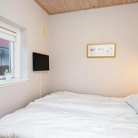 4 Person In Aeroskobing-by Traum * Ærøskøbing