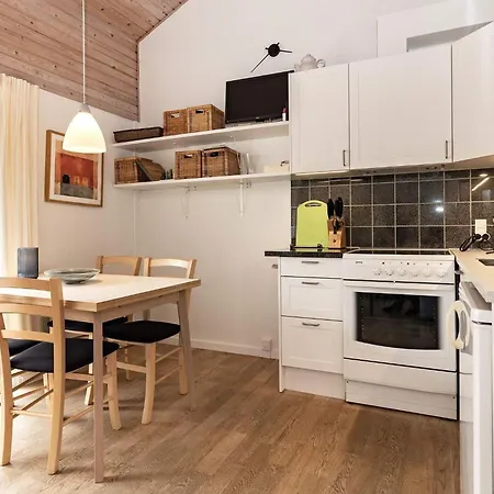 4 Person In Aeroskobing-by Traum