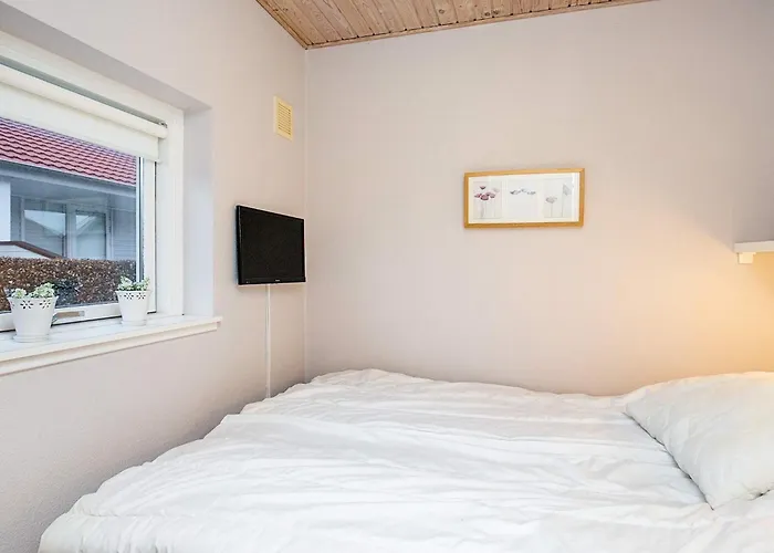 4 Person In Aeroskobing-by Traum * Ærøskøbing