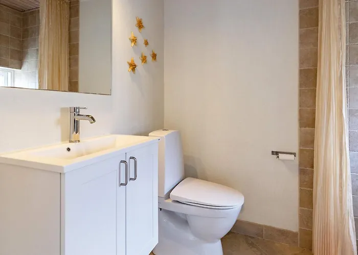 4 Person In Aeroskobing-by Traum Nyaraló *