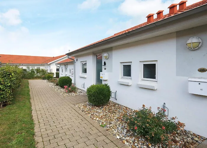 4 Person In Aeroskobing-by Traum