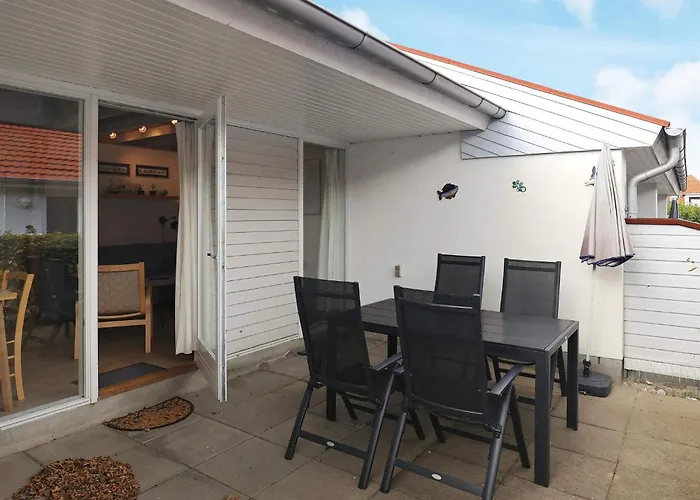 4 Person In Aeroskobing-by Traum Nyaraló