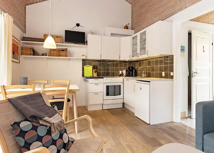 4 Person In Aeroskobing-by Traum *