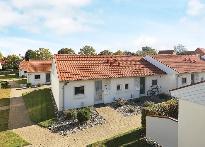 4 Person In Aeroskobing-by Traum * Ærøskøbing